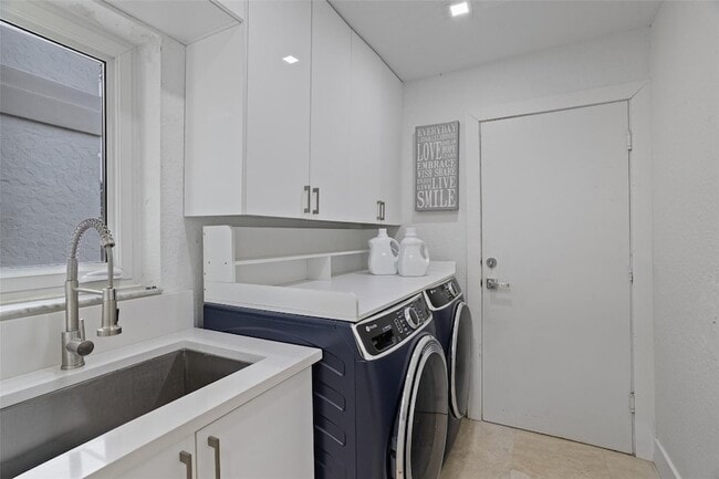 Building Photo - 2534 Golf View Dr