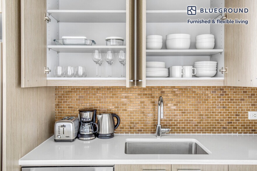 Building Photo - 105 Duane St