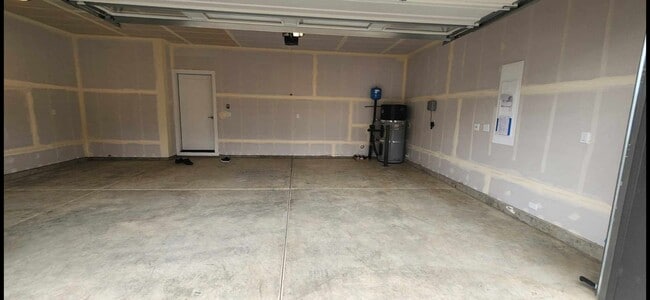 Building Photo - $3,595 -Two-Story 4 Bedrooms, 2.5 Bathrooms Contemporary Home Awaits Your Tenancy!