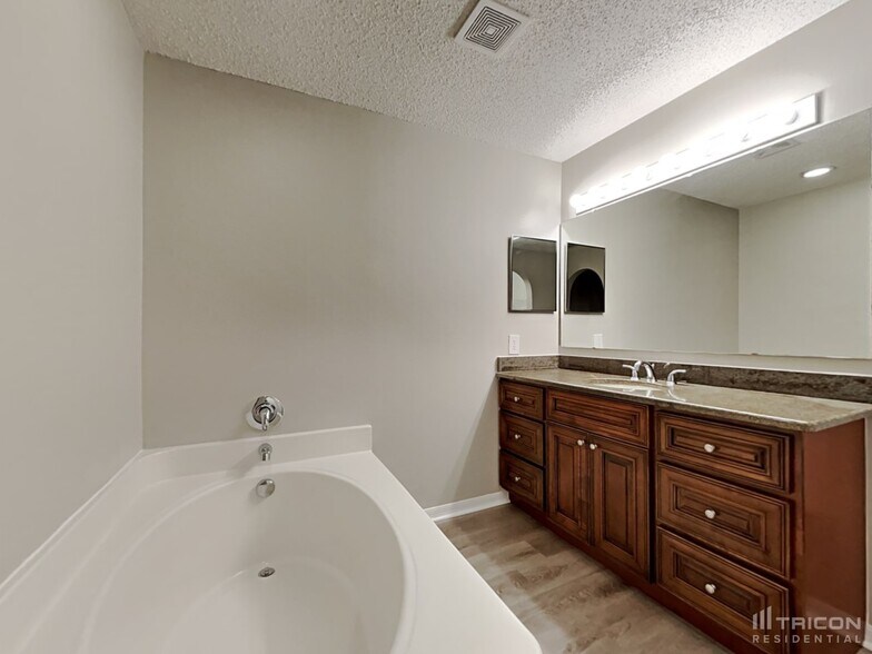 Building Photo - 10323 Frog Pond Dr