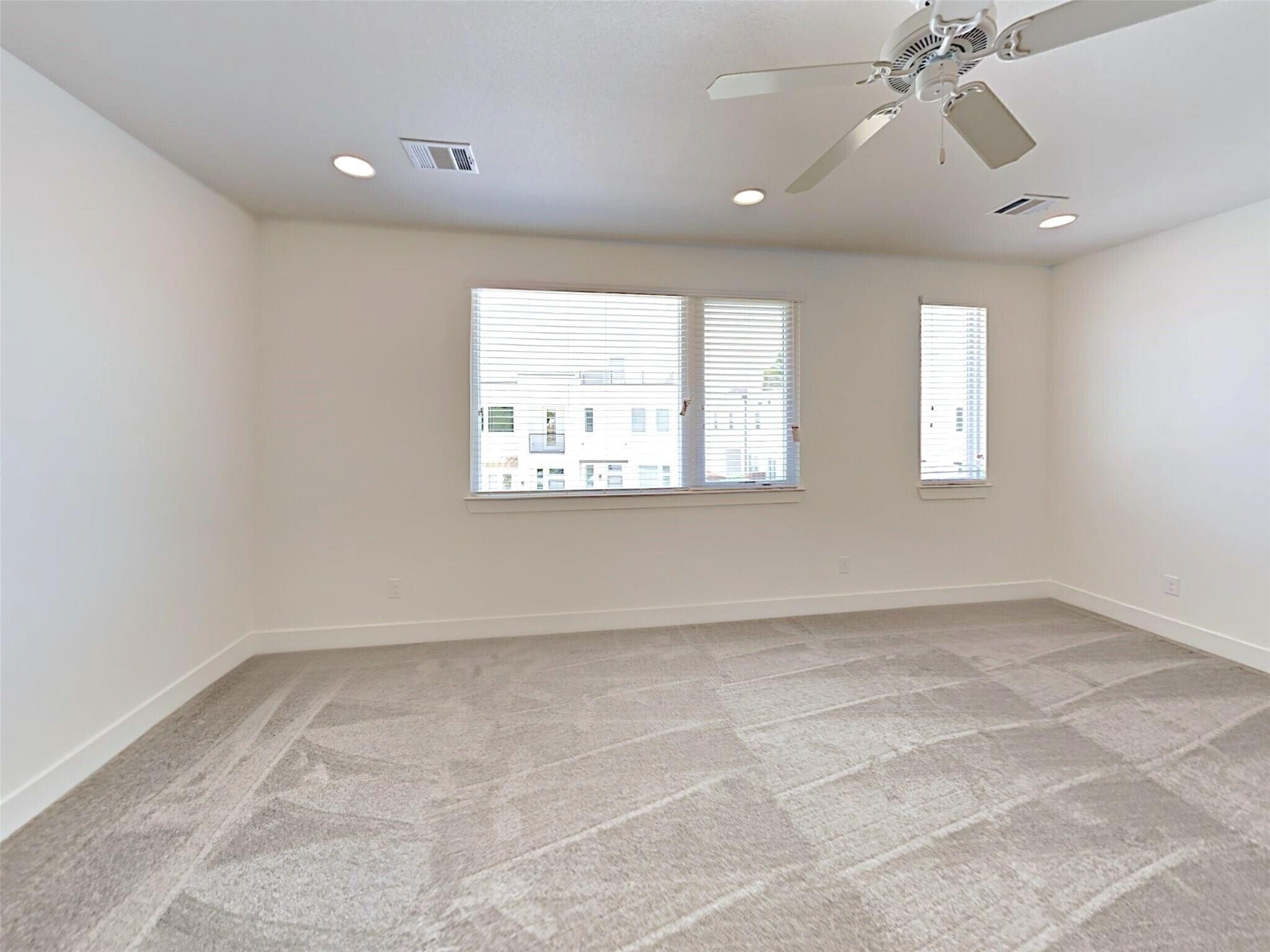 Building Photo - 324 Templeton Dr