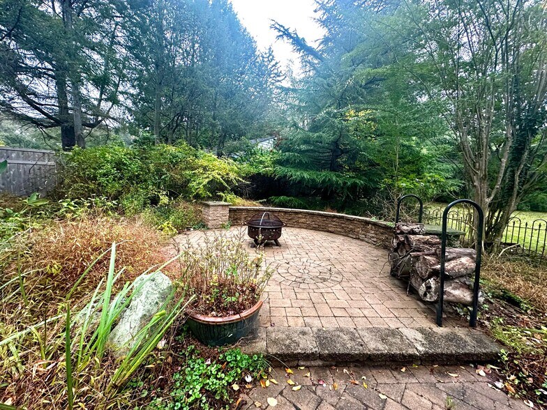 Building Photo - 1 High Acres Dr