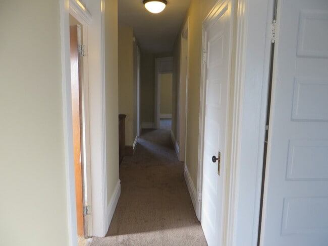 Building Photo - 5 Bedroom Home in the very core of Downtown (West Central, Downtown)