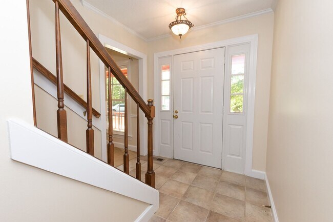 Building Photo - $300 off the first month's rent on a 12 month approved lease