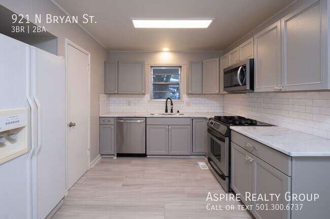 Building Photo - Updated 3 bedroom Home in Midtown