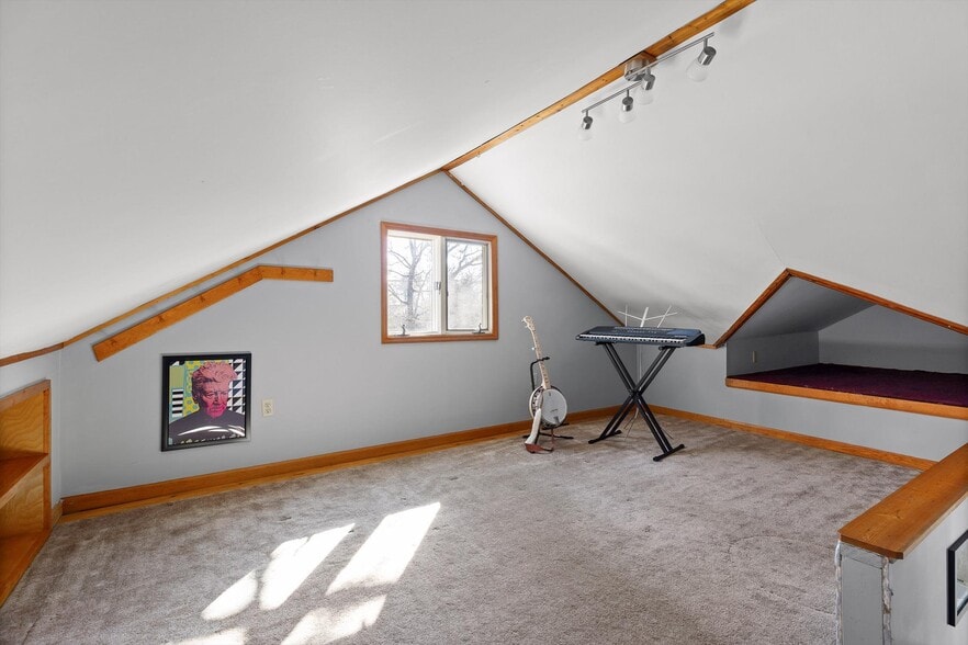 Building Photo - 844 Linden Hall Rd