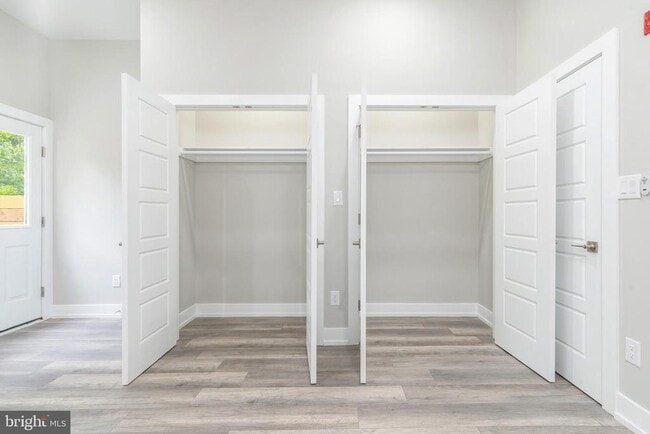 Building Photo - 103 E Duval St