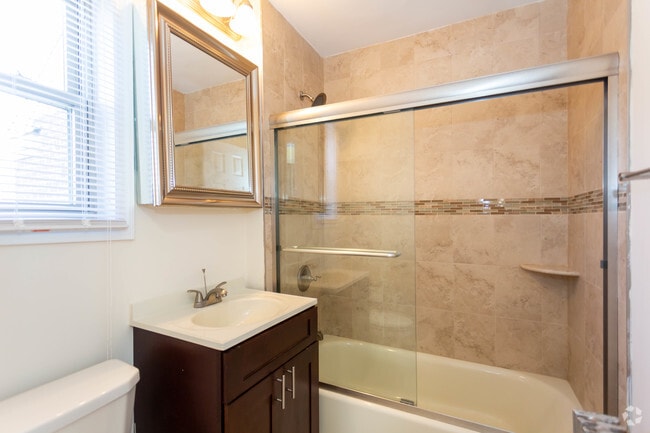 Bathroom - Grandview Gardens Apartments
