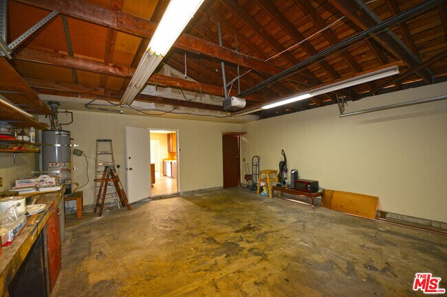 Building Photo - 7630 Delia Ave