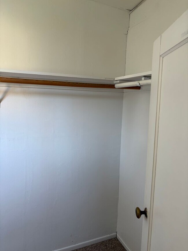 Building Photo - Newly Remodeled Two Bedroom with Sun Room!