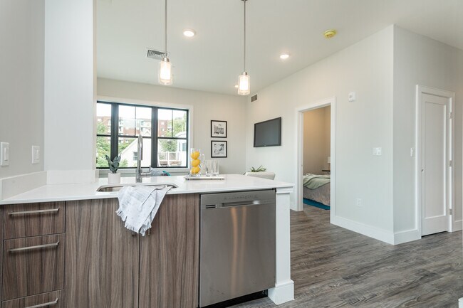 Building Photo - 16 Laurel St