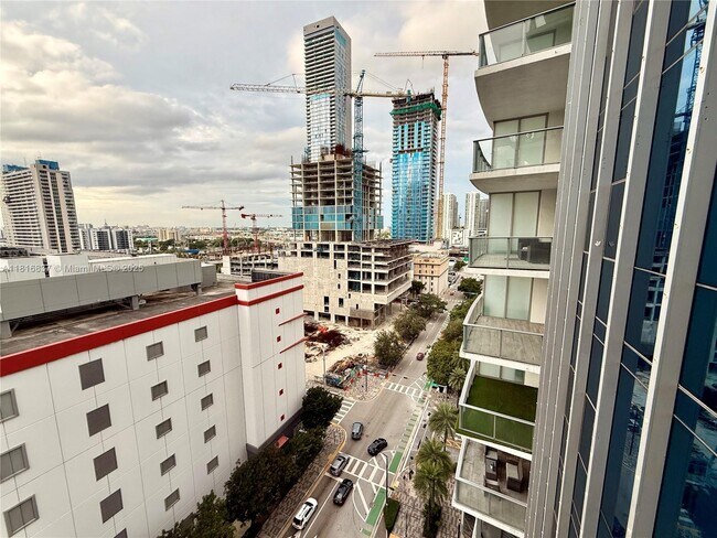 Building Photo - 851 NE 1st Ave