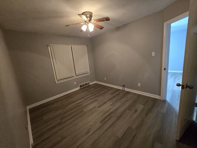 Building Photo - Spacious 3-Bedroom Rental in St. Louis! (Section 8 Welcome)