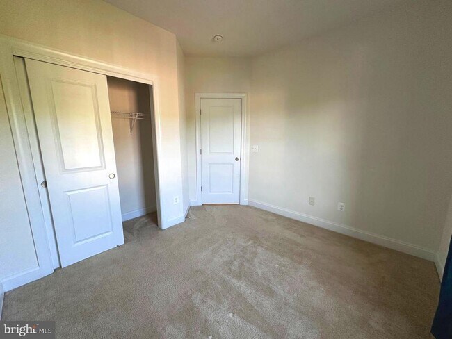 Building Photo - 8862 Orchard Ln