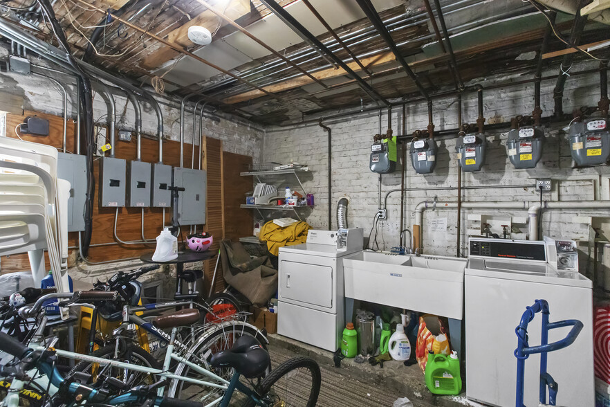 Building Photo - 1524 N Artesian Ave