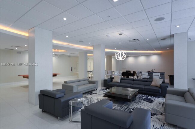 Building Photo - 3001 S Ocean Dr