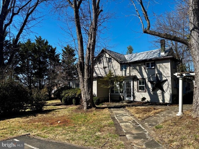 Building Photo - 8122 John Mosby Hwy