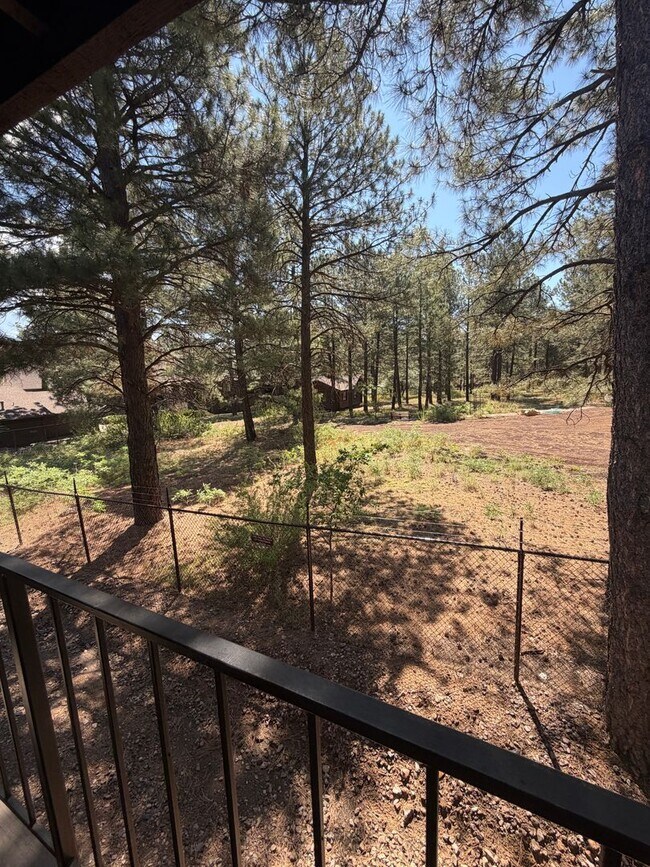 Building Photo - ADJACENT TO NAU: University Meadows-2 Bed/2 Bath Condo Partially Furnished - $1,850.00