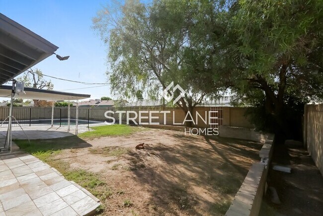 Building Photo - Spacious 4 bedroom home with a POOL in Pho...