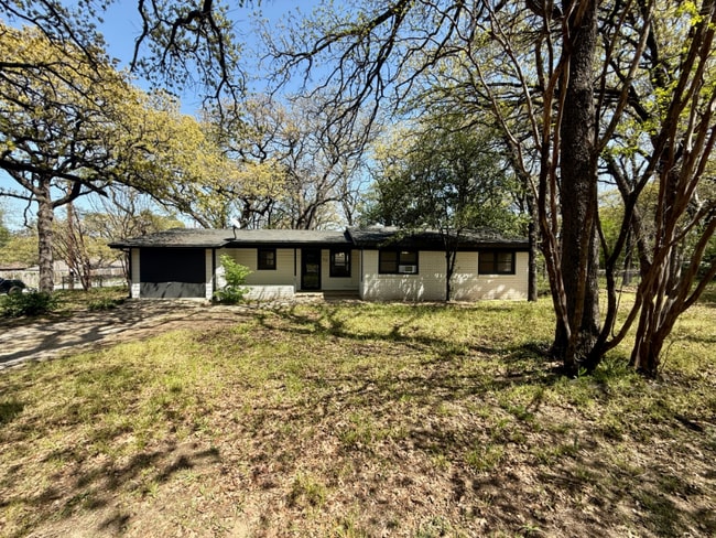 Building Photo - 920 Red Bud Dr