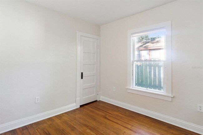Building Photo - 2114 NW 7th Terrace