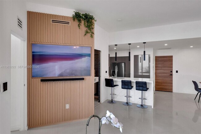 Building Photo - 350 S Miami Ave