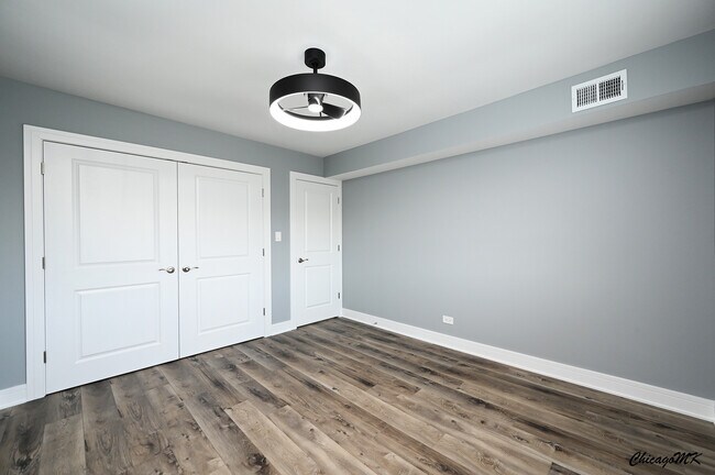 Building Photo - 9381 Bay Colony Dr