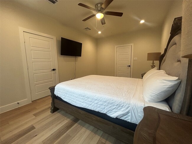 Building Photo - 5712 Harbrook Dr