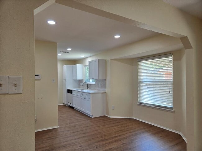 Building Photo - 6704 Clubway Ln