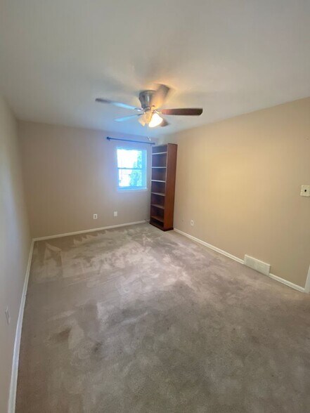 Building Photo - 10860 Parlin Terrace