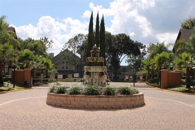 Building Photo - 6055 Westgate Dr