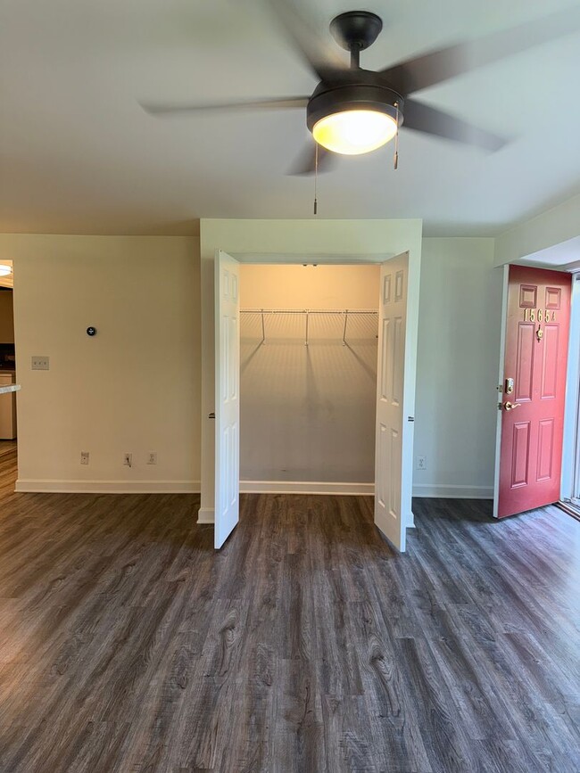 Building Photo - Large, Luxurious 2 Bedroom 2 Bath at Parks...