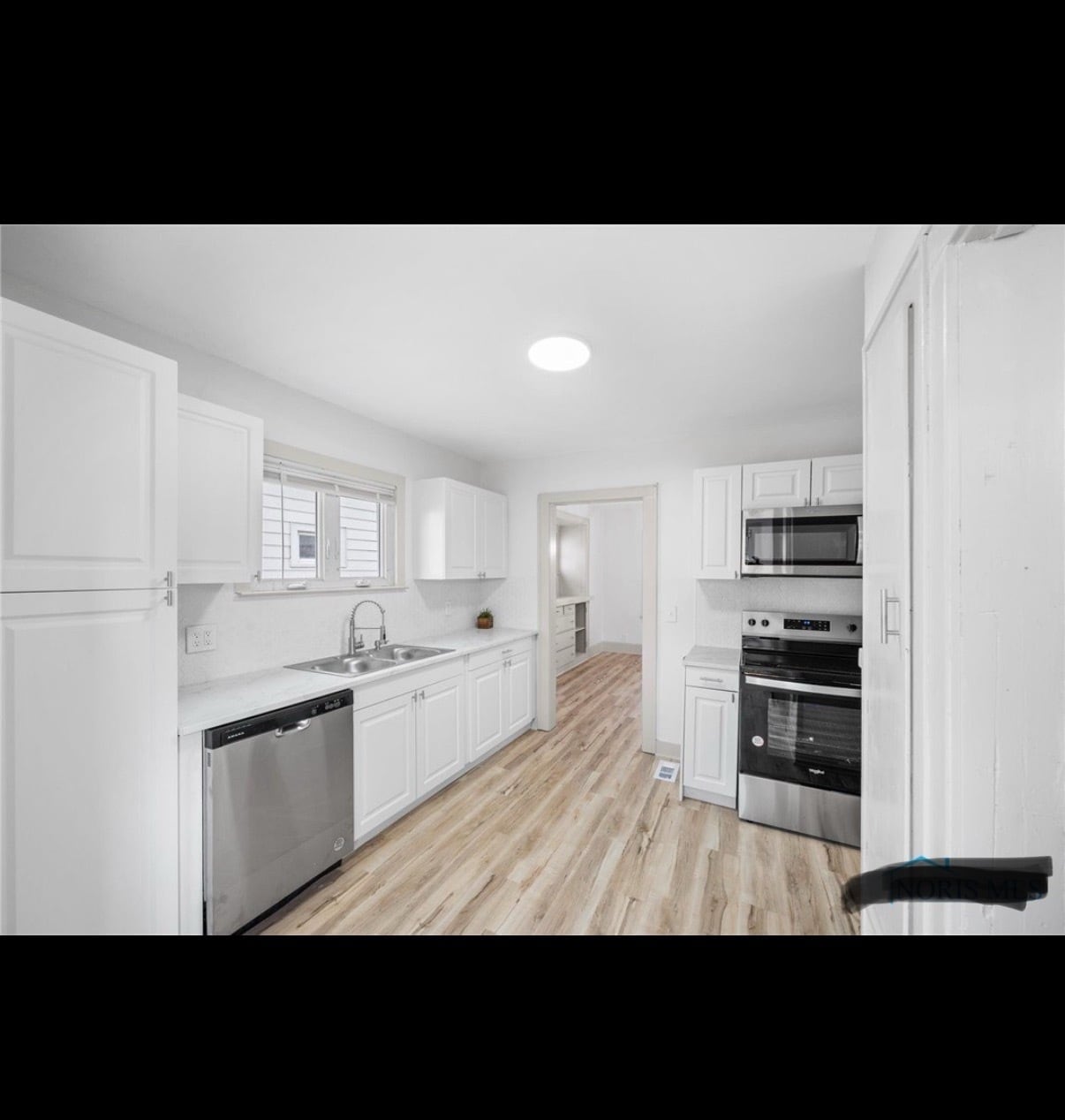Renovated kitchen - 476 Shasta Dr