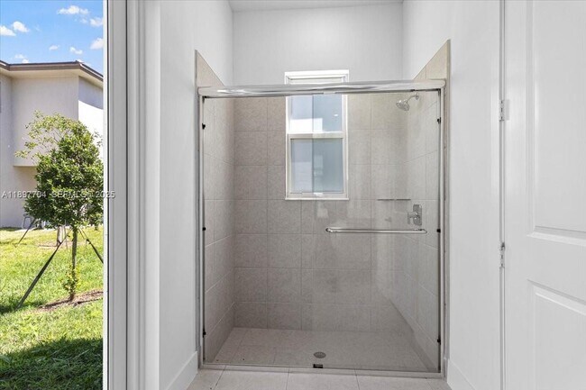 Building Photo - 12237 Green Oak Dr