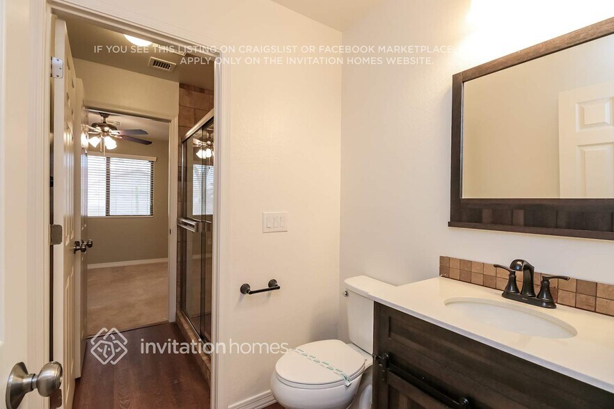 Building Photo - 30737 N Royal Oak Way