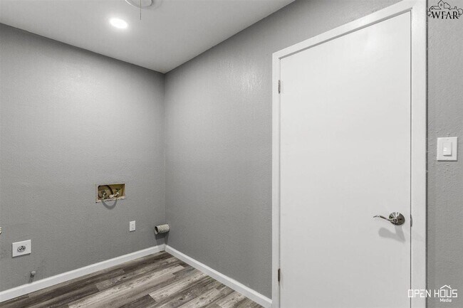 Building Photo - 4303 Prince Edward Dr