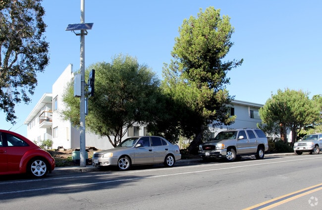 Clairemont Drive - Brentwood