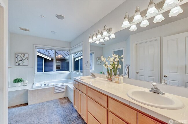 Building Photo - ? Stunning 4BR/3.5BA Home in Lake Forest P...
