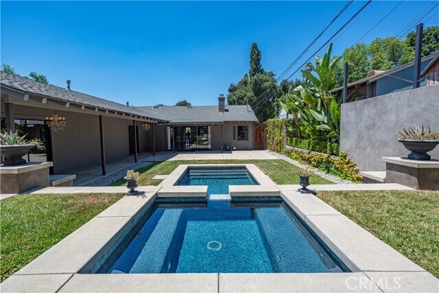 Building Photo - 614 N Glendora Ave