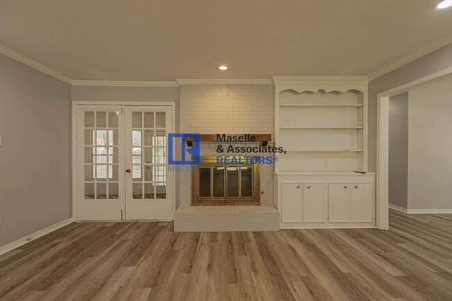 Building Photo - Charming 4-Bed, 2.5-Bath Home in the Heart...