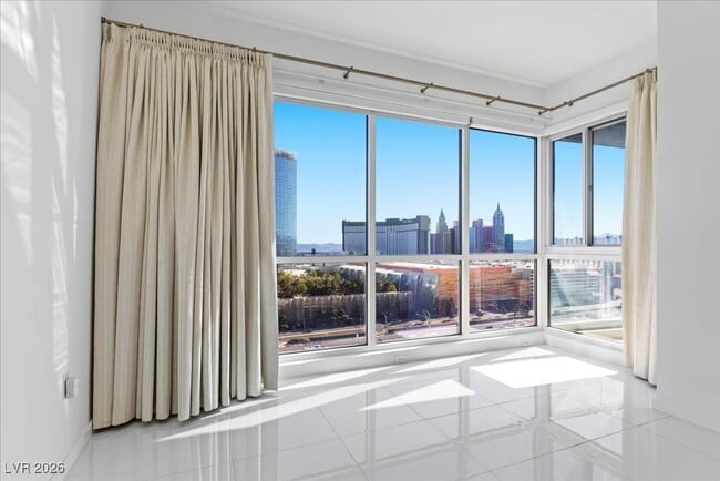 Building Photo - 4525 Dean Martin Dr