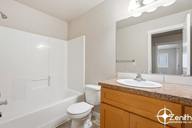 Building Photo - 5616 NE 74th Ct