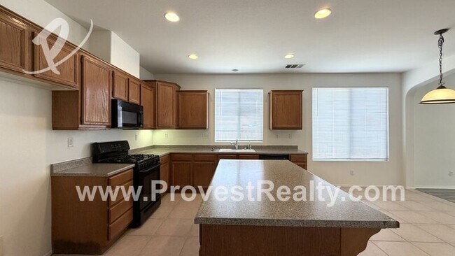 Building Photo - 12383 Luna Rd