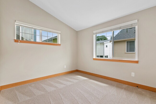 Building Photo - BEAUTIFUL Urban Townhome in Coveted West S...