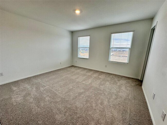 Building Photo - 554 Sormonne Lp