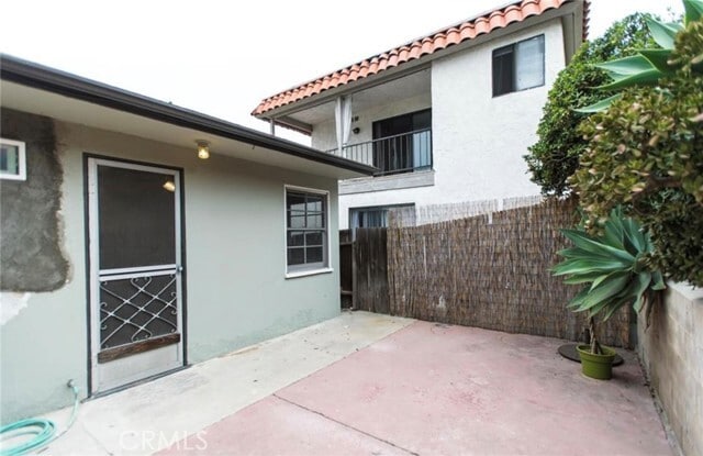 Building Photo - 507 Avenida Victoria