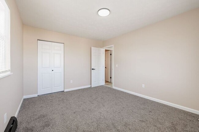 Building Photo - 35 Oakmount Ave