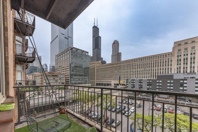 Building Photo - 2 bedroom in Chicago IL 60607