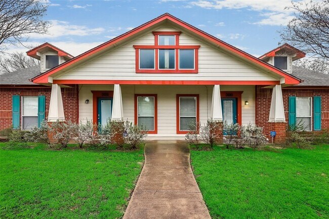 Building Photo - 300-306 East Main Street