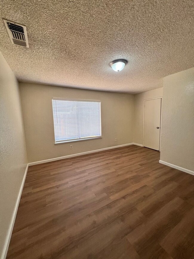 Building Photo - Pretty 3 bedroom 2 bath home in Modesto